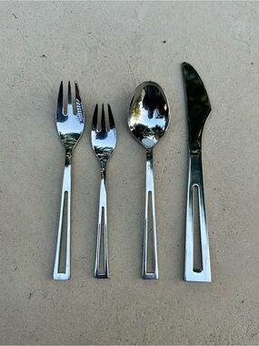 Supreme Cutlery Aperto Stainless Steel Flatware Set